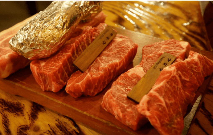 홍대 삼겹살 맛집 고기꾼김춘배 홍대본점